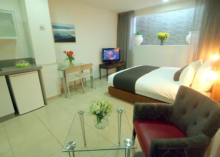 Sea Land Suites